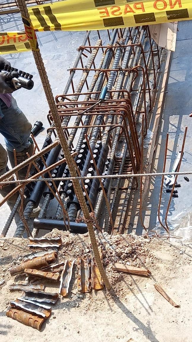 Empalmes de tornillo montados en el arranque de una estructura
